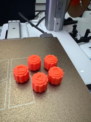 Kırmızı ve Beyaz 2'li Set Squid Game Gonggi 5 Taş Oyun Seti Kutusuz