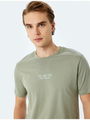 Koton Slogan Baskılı Pamuklu Kısa Kollu Bisiklet Yaka Slim Fit Tişört