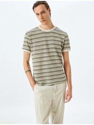Koton Bisiklet Yaka Kısa Kollu Pamuk Karışımlı Biyeli Çizgili Tişört
