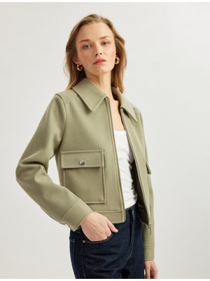 Koton Kapaklı Cep Detaylı Uzun Kollu Fermuarlı Kruvaze Kısa Ceket