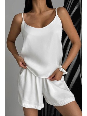 Düz Beyaz Askılı ve Şortlu Floş Saten Pijama Takımı