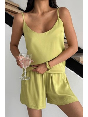 Düz Yağ Yeşili Askılı ve Şortlu Floş Saten Pijama Takımı