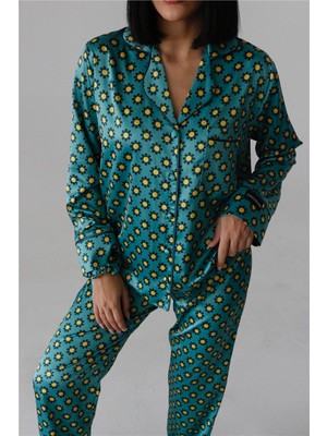Coccolarsi Margherita Smeraldo Su Sfondo Verde Saten Uzun Pijama Takımı