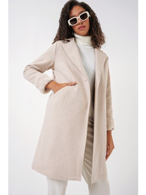 Bigdart 9085 Balık Sırtı Kaşe Kaban M. Krem Kadın Uzun Kol Peluş Detaylı Yün Akrilik