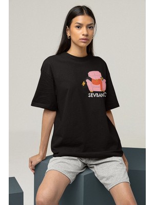 Sevbano Koltukta Yatan Kız Tasarım Baskılı  Oversize Tişört