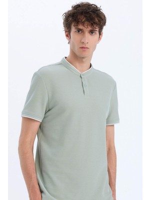DeFacto Slim Fit Dar Kesim Dik Yaka Dokulu Kısa Kollu Waffle Polo Tişört Z4262AZ25SM