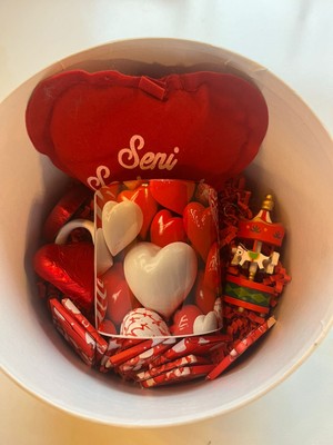 Miam Parti Evi Sevgililer Gününe Özel Kutuda Hediye Seti