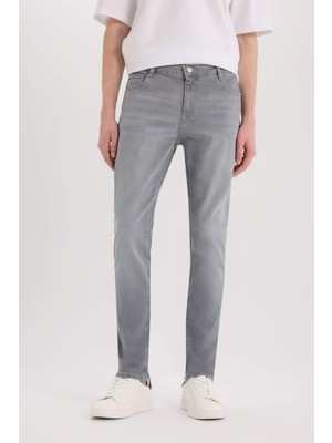 DeFacto Pedro Slim Fit Dar Kalıp Normal Bel Dar Paça Jean Pantolon D9782AX25SP