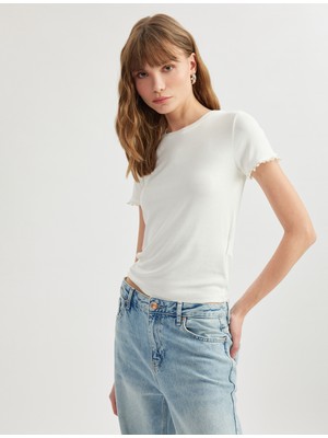 Koton Boncuk Detaylı Slim Fit Kısa Kollu Bisiklet Yaka Viskon Tişört
