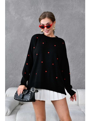 Kadın Bisiklet Yaka Kalp Işlemeli Yırtmaçlı Salaş Triko Kazak