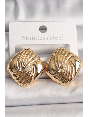 Stillove Pirinç Gold Renk İşlemeli Kare Model Kadın Küpe