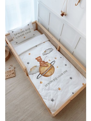 Tuğba Kuğu Montessori Nevresim Takımı (100 x 200) - Pure Baby Serisi - Yıldız Tutan Ayı