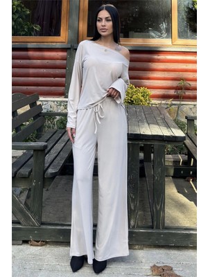 Taş Bağcık Detaylı Geniş Paça Pantolon & Geniş Yaka Salaş Bluz - Sandy Kumaş Takım