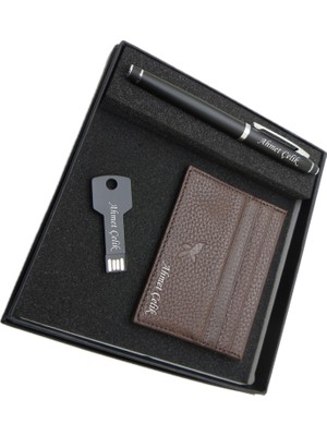 Signator D399 Isme Özel Set - Deri Kartlık + 32 Gb. Anahtar USB Bellek  + Kalem Seti | Isme Özel Hediyelik Set
