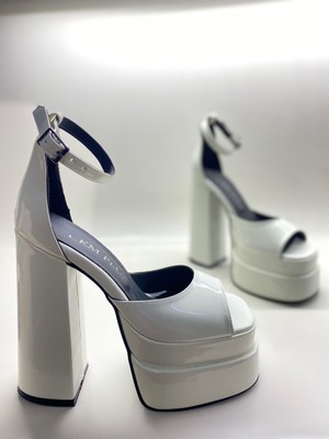 Hayy Shoes Beyaz Rugan Bilekten Bağlamalı Çift Platform Topuklu Sandalet