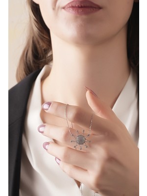 925 Ayar Gümüş , Rodyum Kaplamalı Zirkon Taşlı Güneş Motifli Kolye