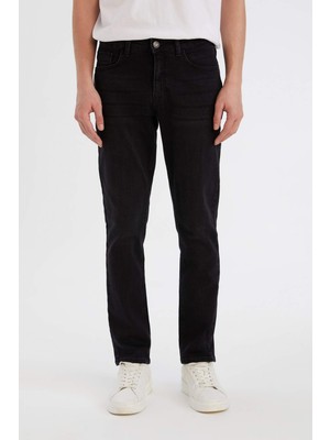 DeFacto Pedro Slim Fit Siyah Jean Pantolon Normal Bel Erkekler İçin Pamuk-Elastan Düz Kesim R8788AZ25SP