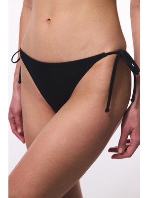 Siyah Bağlamalı Düşük Bel Bikini Altı