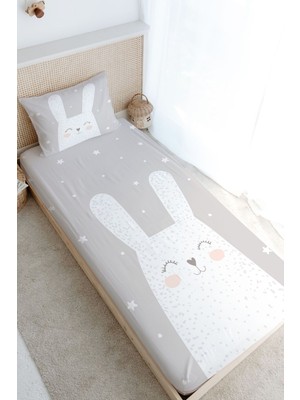 Tuğba Kuğu Tek Kişilik Lastikli Çarşaf Seti - Pure Baby Serisi - Gri Zeminli Beyaz Tavşan