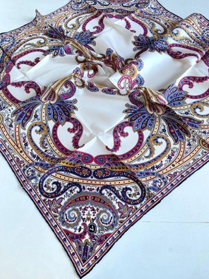 Vissona %100 Twill İpek Şal Desenli Lacivert - Gold Renkli 90x90 Eşarp Dikim Şekli : El Dikişi