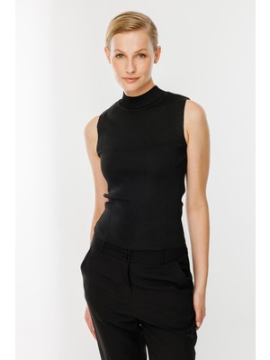 Yarım Balıkçı Kolsuz Triko Kazak-Siyah