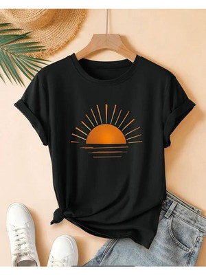 Medinenur Güneş Baskılı Basic T-Shirt