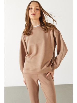 Kadın Bisiklet Yaka Yanı Yırtmaçlı Yumuşak Dokulu Sweatshirt (Cupro) - Vizon