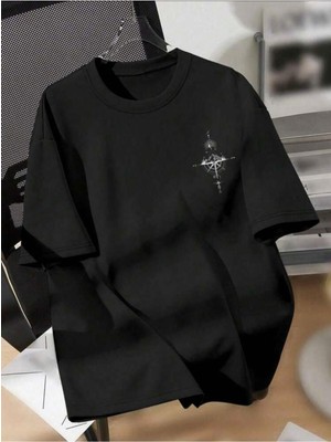 Medinenur Göğüs Pusula Baskılı Basic T-Shirt