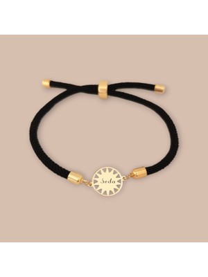 14 Ayar Plakalı Altın Güneş Desenli İsim Det Aylı Bileklik, Siyah Örgü Det Ayıyla Gençlere ve Ergenlere Özel ve Anlamlı Bir Hediye!