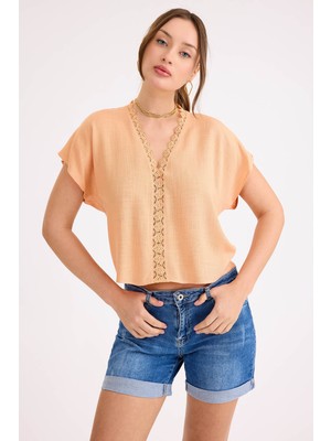 V Yaka Güpürlü Kısa Kol Keten Bluz
