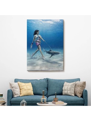 Marsilyan- Su Altında Köpek Balığı Gezdiren Kadın TABLOSU-6482
