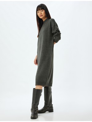 Koton Triko Elbise Midi Boy Dik Yaka Uzun Kollu Düşük Omuzlu Bol Kalıp