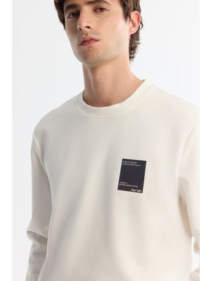AVVA Erkek Ekru Bisiklet Yaka Pamuklu Baskılı Elastan Regular Fit Sweatshirt A42Y1286