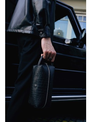 AtolyeWolf x DeFacto Erkek Kroko Desenli Suni Deri El Çantası F1997AXNS