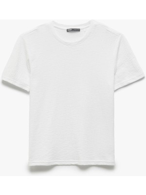 Koton Bisiklet Yaka Pamuk Karışımlı Dar Kalıp Kısa Kollu Tişört