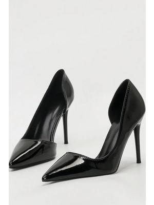 Trendy Anka Kadın Siyah Asimetrik 9cm Ince Topuklu Rugan Vegan Deri Yırtmaçlı Stiletto Klasik Topuklu Ayakkabı