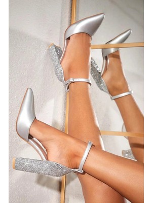 Trendy Anka Lady Gümüş Saten Kristal Taşlı Cam Kırığı 9cm Topuklu Sivri Burunlu Klasik Topuklu Abiye Ayakkabı Stiletto