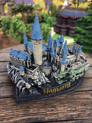 Harry Potter Hogwarts Cadılık ve Büyücülük Okulu Polyester Figür