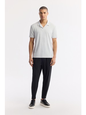 AVVA Erkek Açık Gri Apaj Yaka Jakarlı Elastan Regular Fit T-Shirt A51Y1069