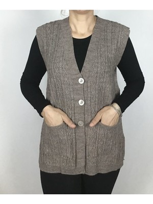 Önü Düğmeli Cepli Yünlü Kısa Anne Yelek