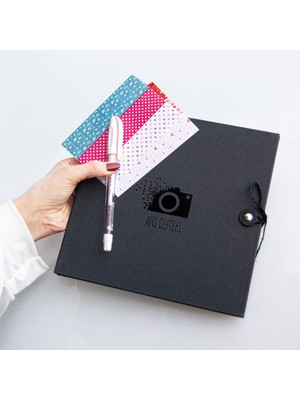 Nobbystar Beyaz Kalemli Siyah Kendin Tasarla Anı Defteri ve Fotoğraf Albümü 20 x 20 cm Tırtıklı Kenar