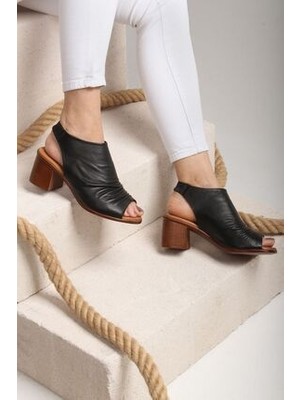 Castle Black 4579 Kadın Hakiki Deri Kısa Topuklu Comfort Sandalet Siyah