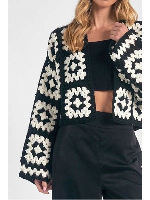 El Örgüsü Motif Detaylı Siyah Beyaz Kadın Hırka