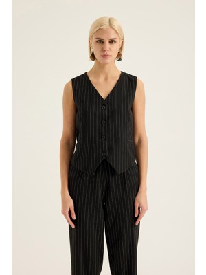 Çizgili V Yaka Yelek