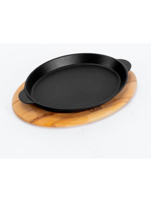Lava Döküm Oval Fajita Tabağı Döküm Demir Yekpare Çift Kulplu Kayın Servis Ahşabı Ölçü 18x24cm.