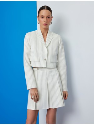 Koton Kapaklı Cep Detaylı Düğmeli Uzun Kollu Kruvaze Crop Blazer Ceket