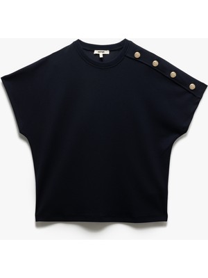 Koton Bisiklet Yaka Düğme Detaylı Yarasa Kol Tişört