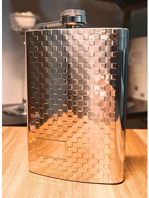 Biton Toptan Çelik Matara Konyak Hediye Seti Kabartma Kareli Vip Çok Amaçlı Çakı ve Pusula Anahtarlıklı Içki Matara Seti