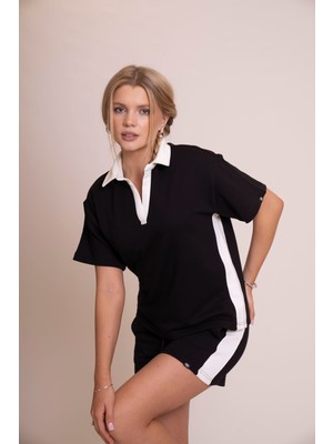 Afloow Delicate Kadın Siyah Yanları Beyaz Şeritli Polo Yaka Tişört - Şık ve Spor Tasarım