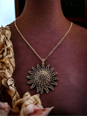 Fayra Accessories Zirkon Taşlı Güneş Figür Kolye